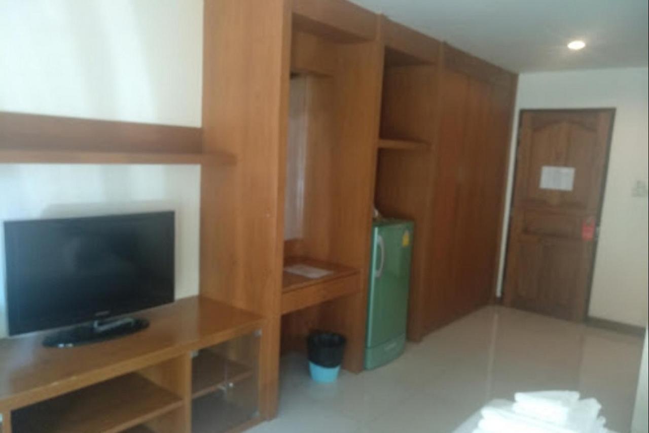 Oyo 1097 Thep Apartment Pattaya Exterior foto